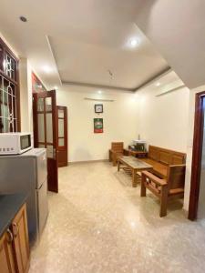 NHÀ PHỐ Hoa Bằng- NGÕ BAGAC NÔNG, RỘNG, THOÁNG, 60M RA OTO TRÁNH, XUNG QUANH BẠT NGÀN TIỆN ÍCH