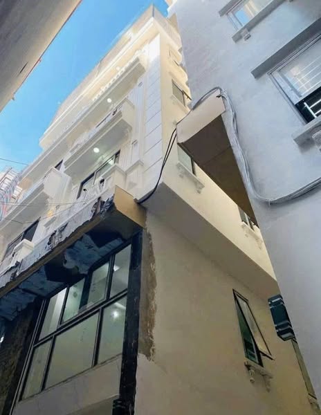 NHÀ BÁN RẤT ĐẸP LÔ GÓC THOÁNG SÁNG - TRUNG TÂM QUẬN ĐỐNG ĐA-ĐƯỜNG TÔN ĐỨC THẮNG VỚI DIỆN TÍCH 50m, 4 TẦNG TIỆN ÍCH XUNG QUANH - GIÁ BÁN 18,2 TỶ