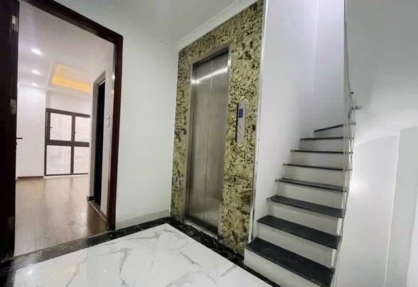 NHÀ BÁN RẤT ĐẸP LÔ GÓC THOÁNG SÁNG - TRUNG TÂM QUẬN ĐỐNG ĐA-ĐƯỜNG TÔN ĐỨC THẮNG VỚI DIỆN TÍCH 50m, 4 TẦNG TIỆN ÍCH XUNG QUANH - GIÁ BÁN 18,2 TỶ