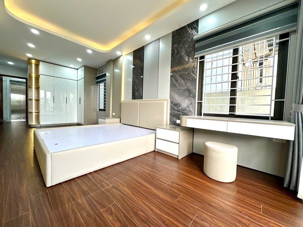 BÁN NHÀ 5 TẦNG, THANG MÁY, PHỐ LĨNH NAM, MẶT TIỀN RỘNG, GIÁ NHỈNH 6 TỶ