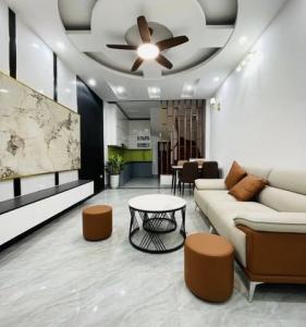BÁN NHÀ 6 TẦNG PHỐ LĨNH NAM, DIỆN TÍCH SỬ DỤNG 40M2, GIÁ NHỈNH 4 TỶ.