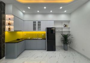 BÁN NHÀ 5 TẦNG, THANG MÁY, PHỐ LĨNH NAM, MẶT TIỀN RỘNG, GIÁ NHỈNH 6 TỶ