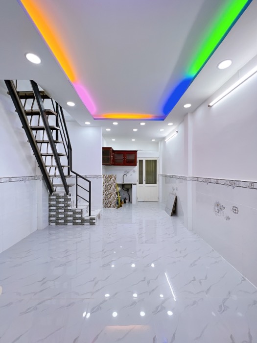 Bán nhà Bến Vân Đồn, Q4, 4.5m2 x 10m2 1trệt 1 lầu gác gỗ, 6.x tỷ