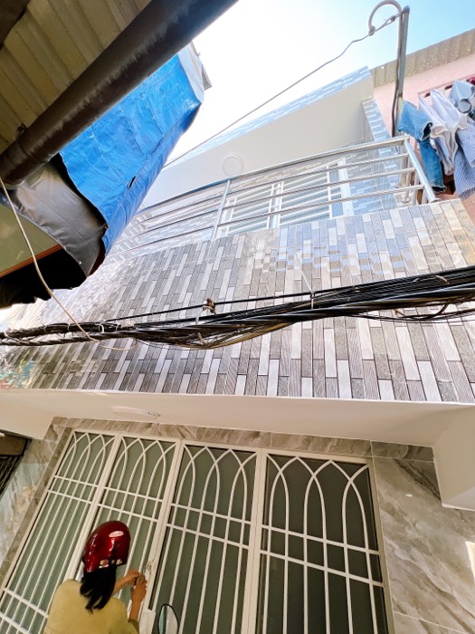 Bán nhà Bến Vân Đồn, Q4, 4.5m2 x 10m2 1trệt 1 lầu gác gỗ, 6.x tỷ