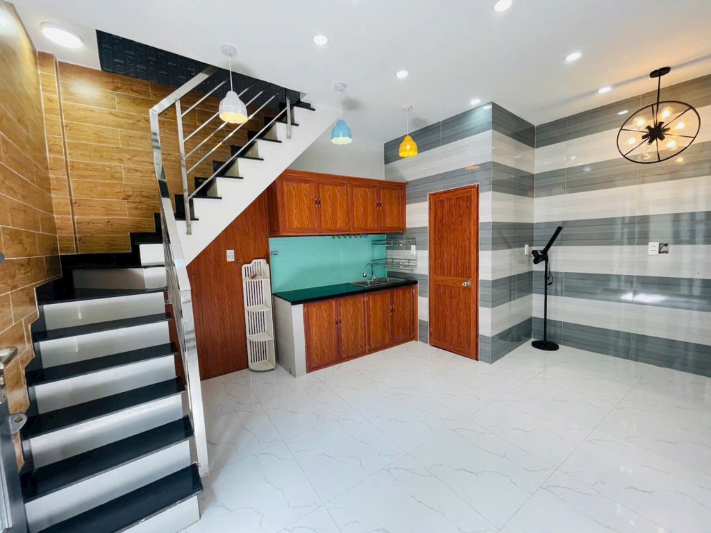 Gò Vấp 20m2 - 2 tầng - hẻm xe hơi - an ninh - chỉ hơn 2 tỷ