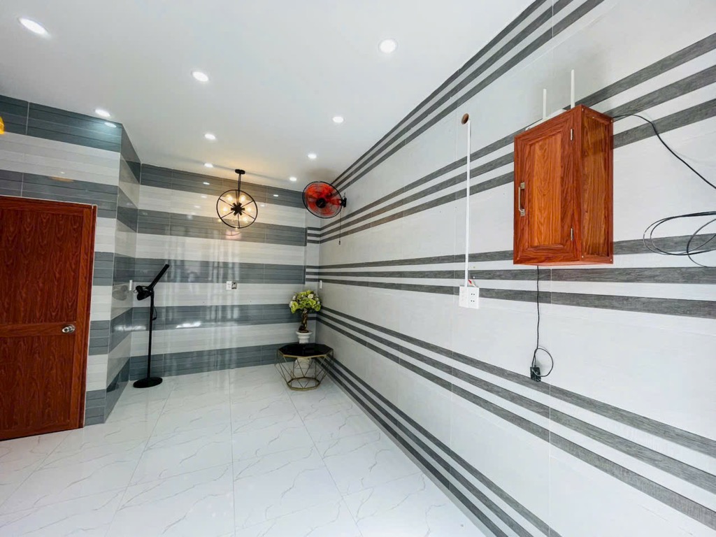 Phạm Văn Chiêu Gò Vấp 20m2 - 2 tầng - hẻm xe hơi - an ninh - chỉ hơn 2 tỷ