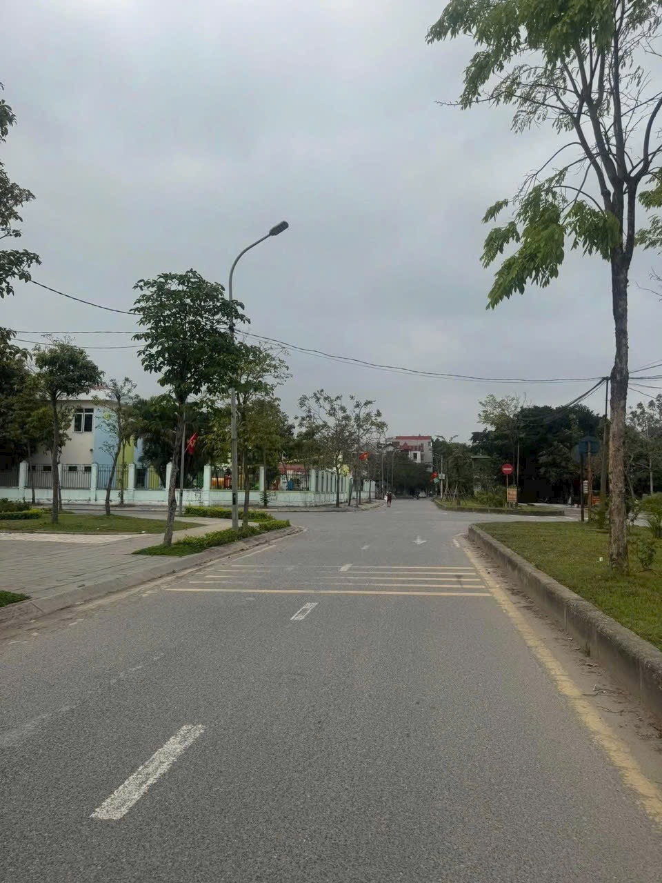 BÁN NHÀ CỰC HIẾM ĐÔNG ANH 38M- 5 TẦNG SIÊU ĐẸP NHỈNH 2,5 Tỷ  - MẶT TIỀN RỘNG - Ô TÔ ĐỖ CỔNG- KO LỖI PHONG THỦY