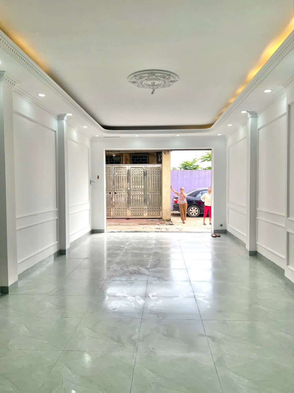 Cần bán căn nhà mới Gara Ô tô ngõ 298 Ngọc Hồi- cạnh Linh Đàm- Mặt ngõ thông
