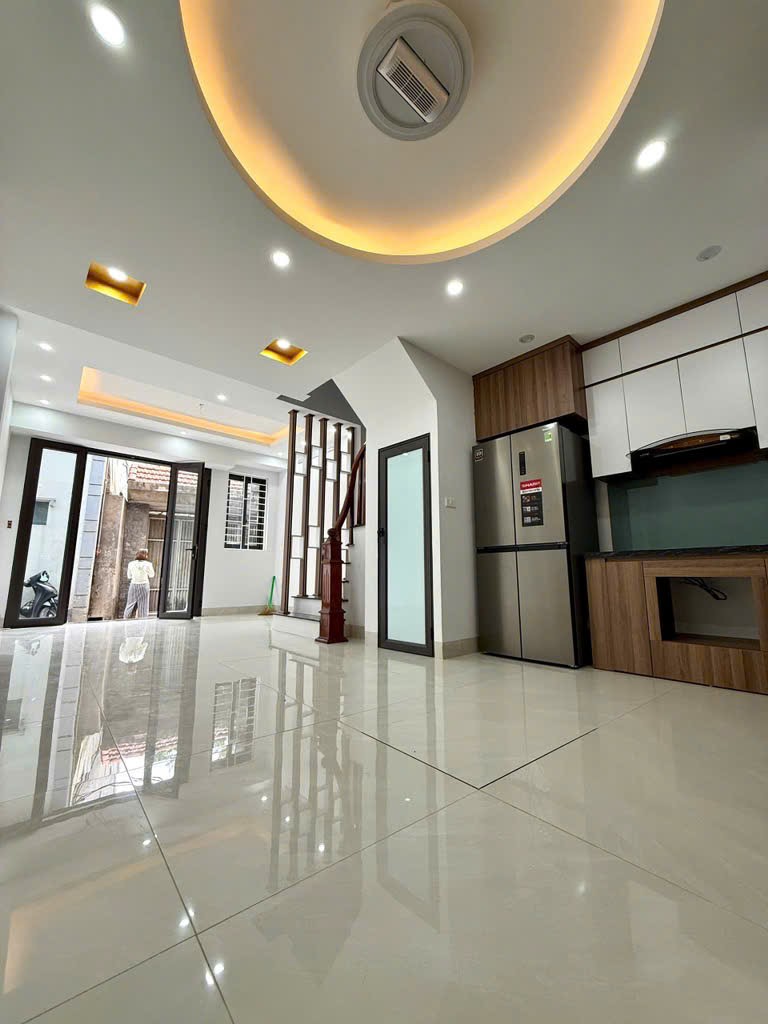 Bán nhà ngõ rộng , đường thông tứ phía,tiện ích xung quanh