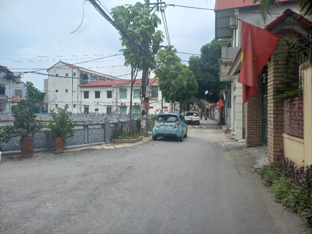 SỔ ĐỎ VUÔNG ĐẸP NỞ HẬU NHẸ - ĐẤT Ở CỰC VƯỢNG KHÍ - Ô TÔ VÀO ĐẤT TRƯỚC NHÀ Ô TÔ TRÁNH PHỐ THUY PHƯƠNG