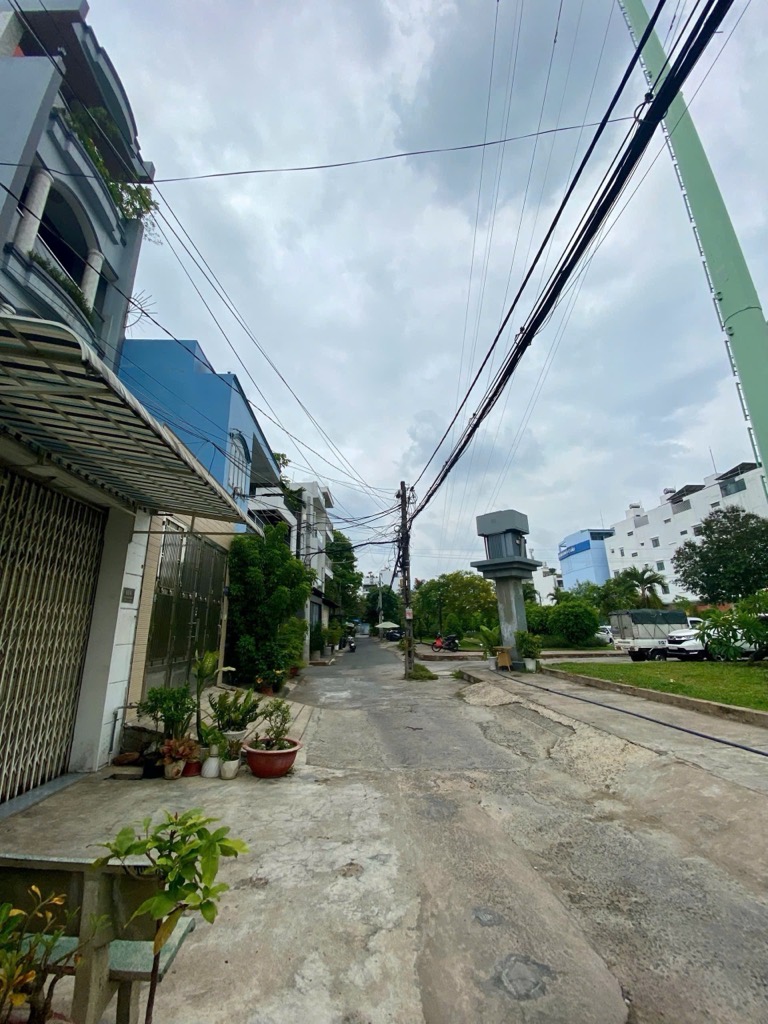 NHÀ GẤP BÁN NGAY TRUNG TÂM QUẬN 4 - THUẬN TIỆN DI CHUYỂN CÁC QUẬN TRUNG TÂM - HẺM THÔNG, THOÁNG - NHỈNH 7 TỶ