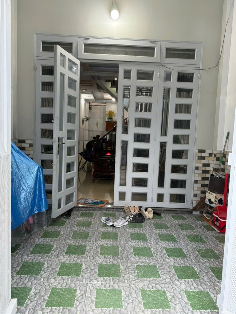 Hẻm. Ô tô tải huỳnh thị hai