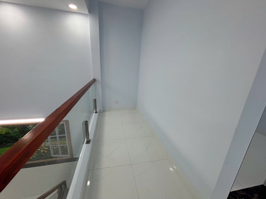 NHÀ ĐẸP Ở NGAY - CÁCH 10M RA HẺM XE HƠI THÔNG