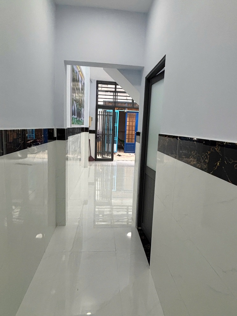 NHÀ ĐẸP Ở NGAY - CÁCH 10M RA HẺM XE HƠI THÔNG
