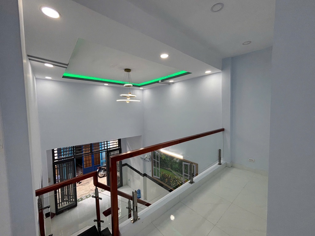 NHÀ ĐẸP Ở NGAY - CÁCH 10M RA HẺM XE HƠI THÔNG