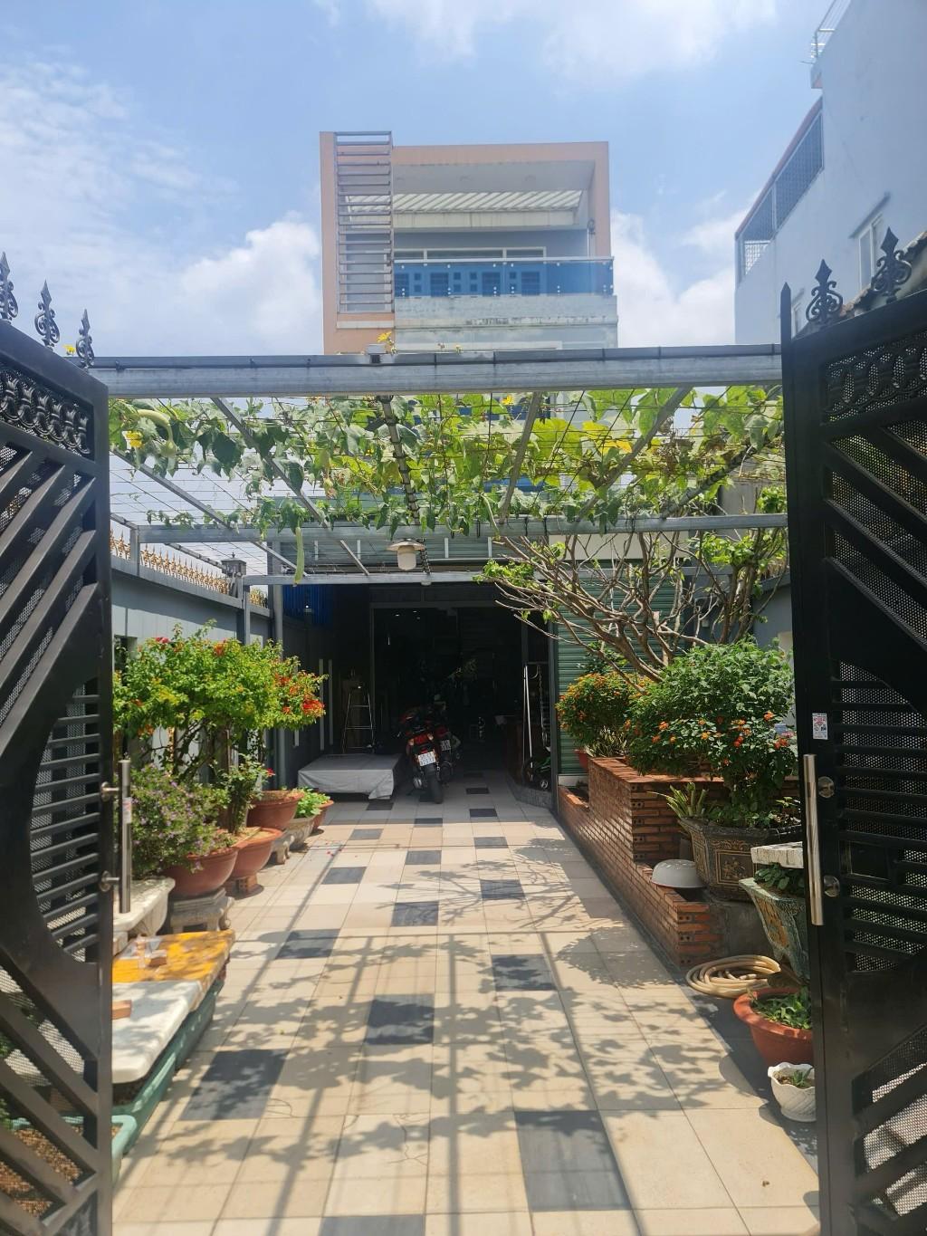 200M2 - MẶT TIỀN ĐƯỜNG 20M - 3 TẦNG SÂN THƯỢNG TRƯỚC SAU - NGANG 5 DÀI 40 -