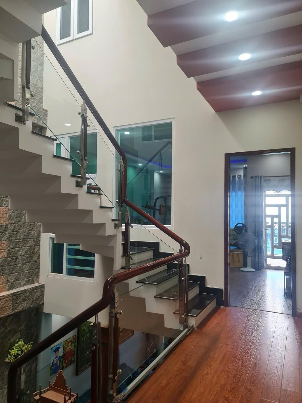 200M2 - MẶT TIỀN ĐƯỜNG 20M - 3 TẦNG SÂN THƯỢNG TRƯỚC SAU - NGANG 5 DÀI 40 -