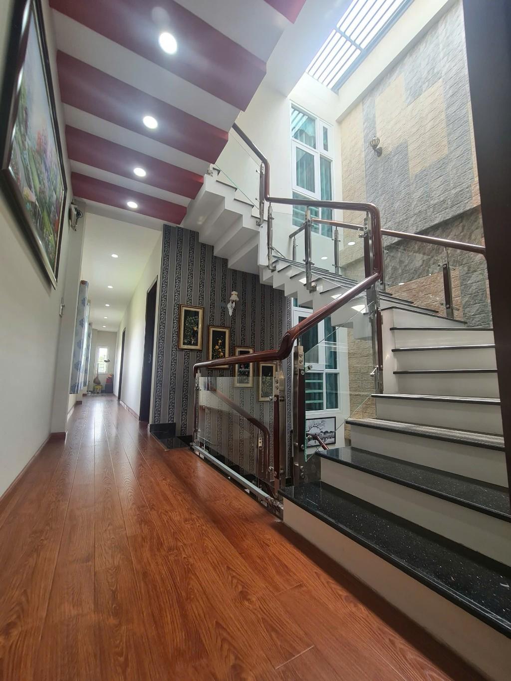 200M2 - MẶT TIỀN ĐƯỜNG 20M - 3 TẦNG SÂN THƯỢNG TRƯỚC SAU - NGANG 5 DÀI 40 -