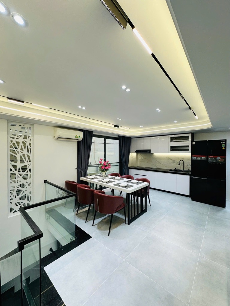 NHÀ CỰC ĐẸP Ở NGAY. ĐƯỜNG THÔNG 12M XE CỘ ĐI SUỐT NGÀY