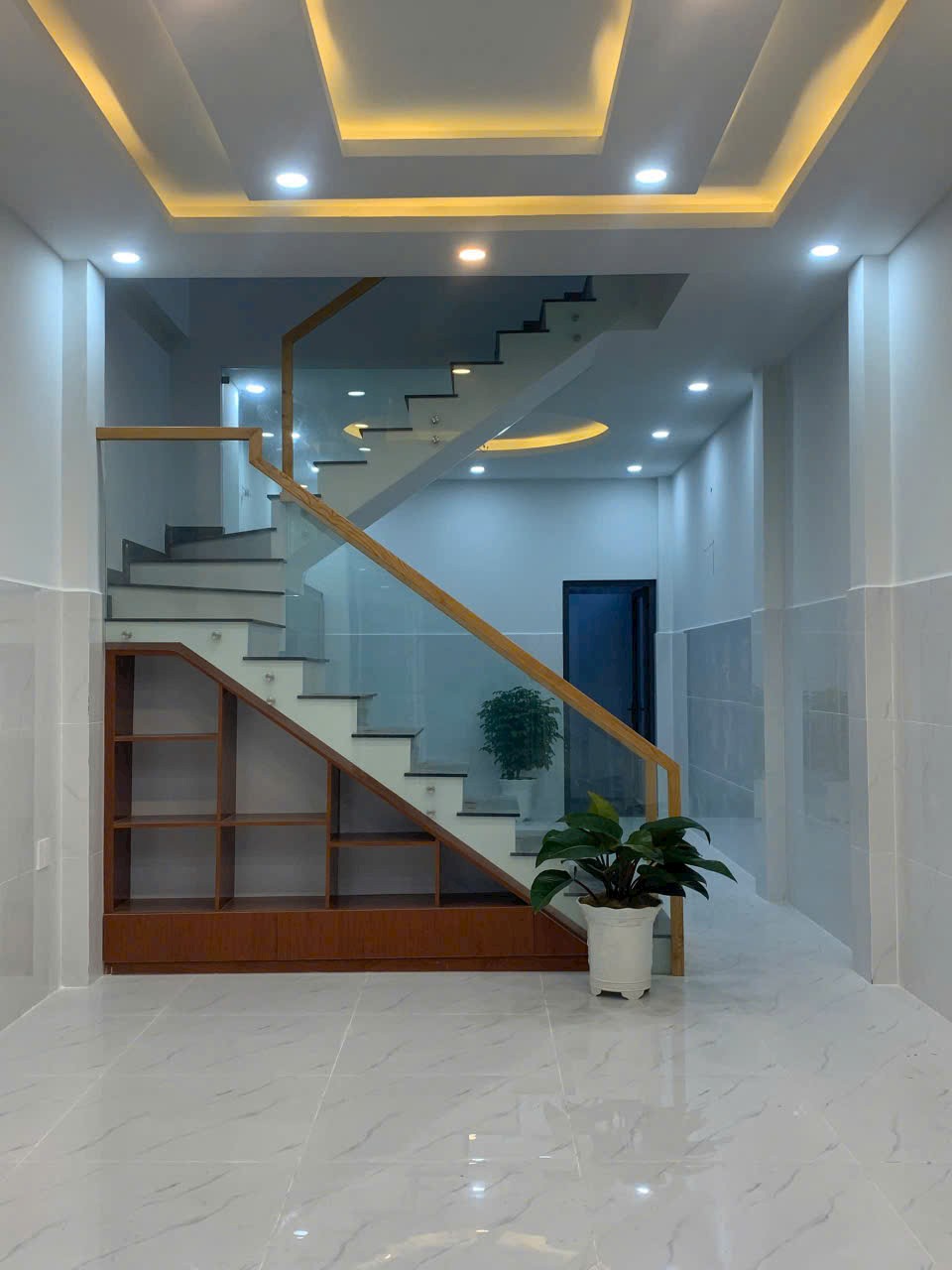 Nhà 1 trệt 1 lầu shr, khu dân cư đông đúc an ninh