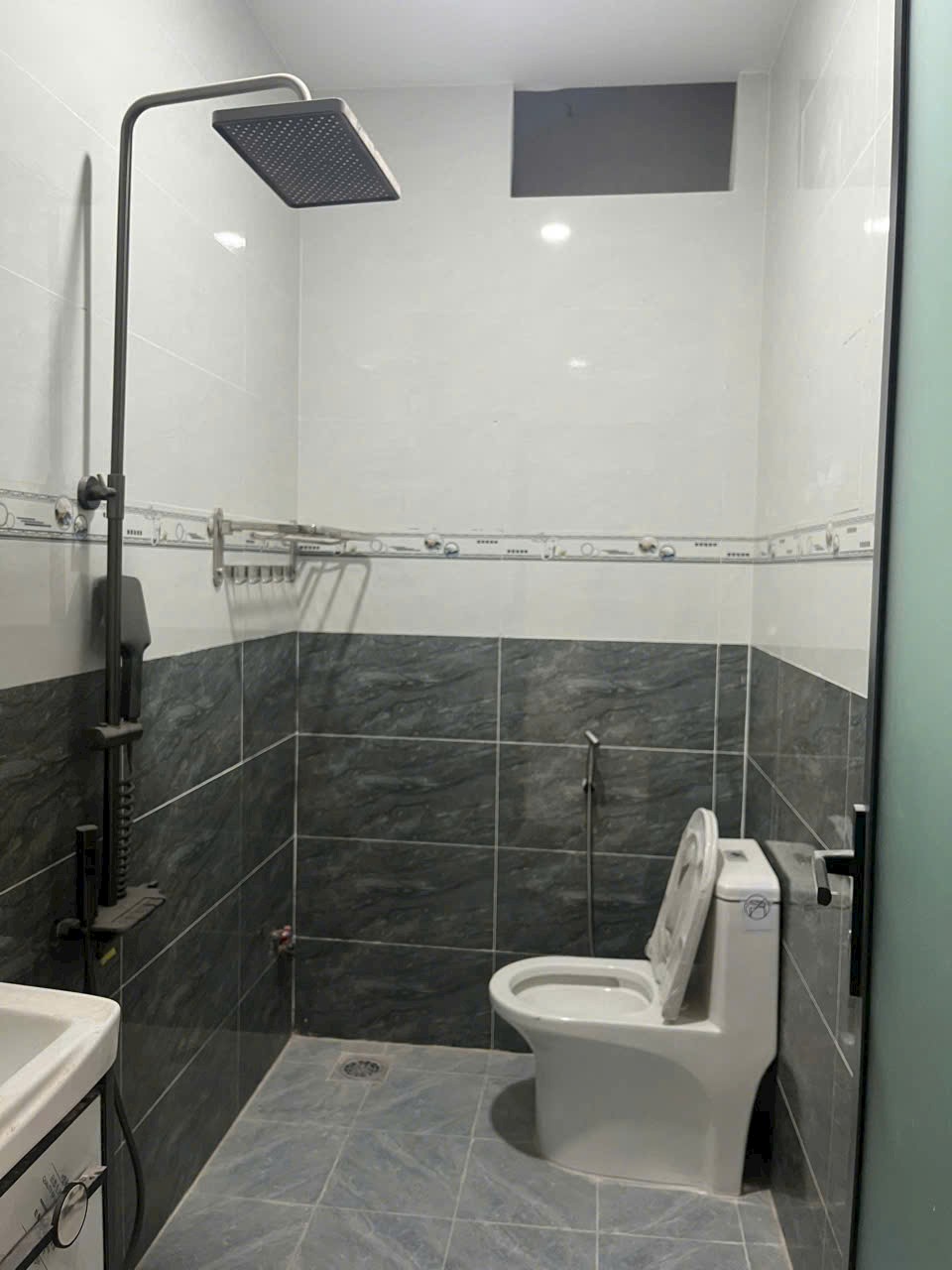 Nhà 1 trệt 1 lầu shr, khu dân cư đông đúc an ninh