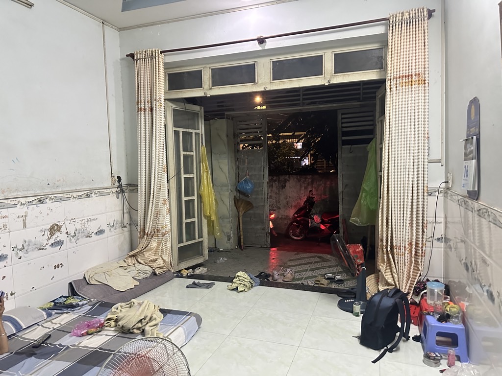 Nhà 2 tầng sát Gò Vấp. Đường xá đẹp đi lại thuận tiện. Sh riêng công chứng chứng ngay