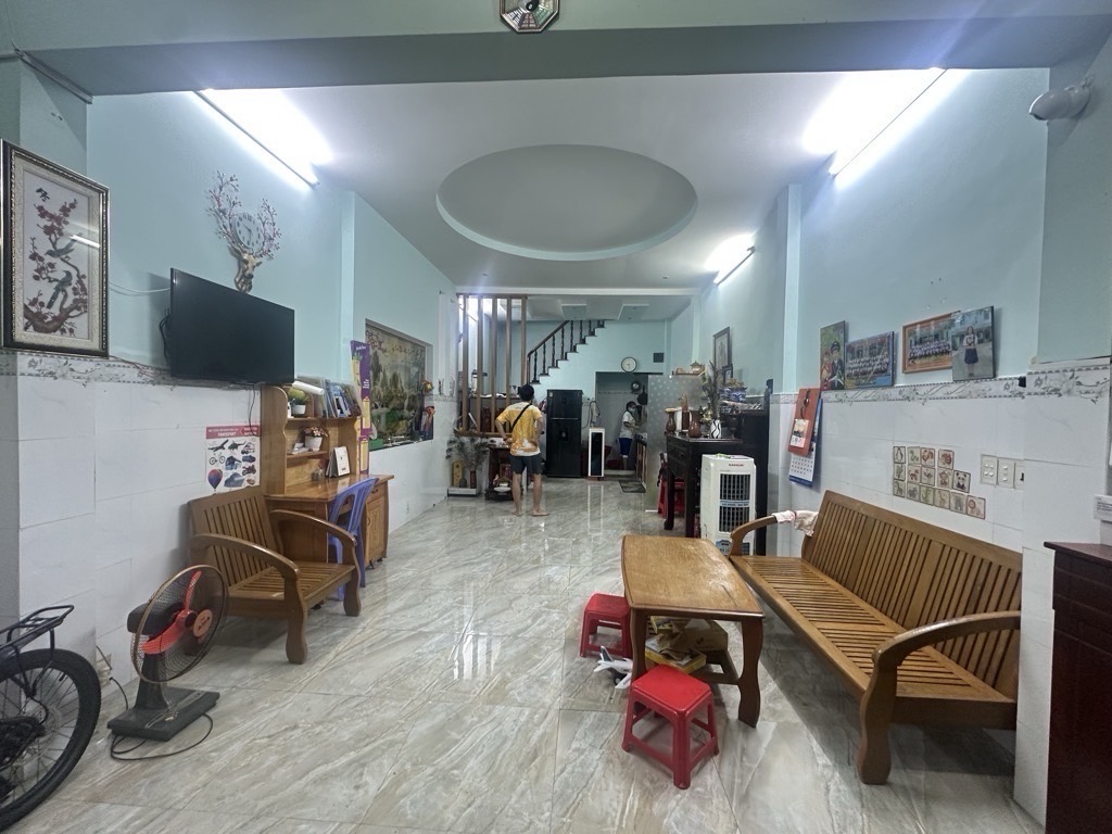 Hẻm xe hơi tránh. Nhà đẹp ở ngay ko cần sửa chữa. Phù hợp mọi yêu cầu