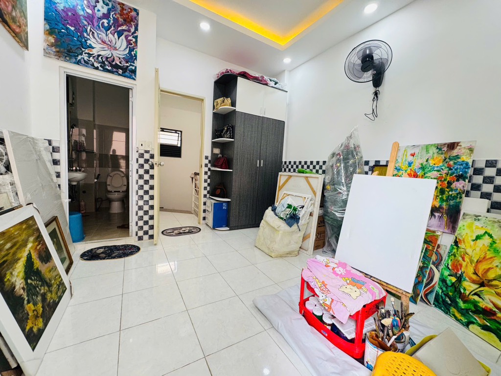 Hẻm xe hơi tránh. Nhà đẹp ở ngay ko cần sửa chữa. Phù hợp mọi yêu cầu
