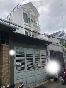 Nhà 1 lầu 1 trệt hẻm ô tô . Xe để trong nhà