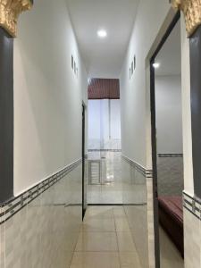 Nhà đẹp vào ở ngay. Phù hợp vợ chồng trẻ ở ít người. Thuận tiện đi các hướng