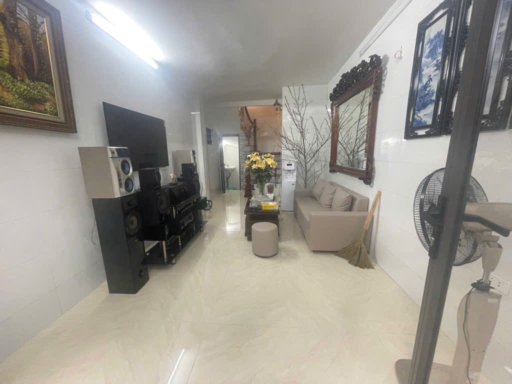 Nhà đẹp 5 tầng ô tô tránh trung tâm Đống Đa