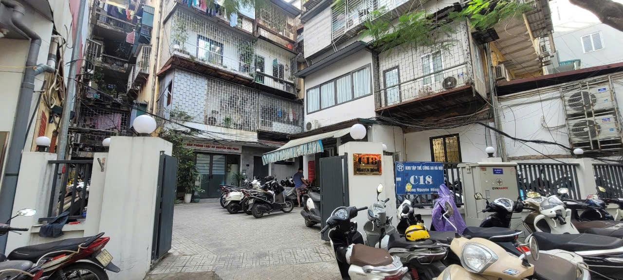BÁN NHÀ TẬP THỂ MẶT PHỐ NGUYÊN HỒNG - KINH DOANH