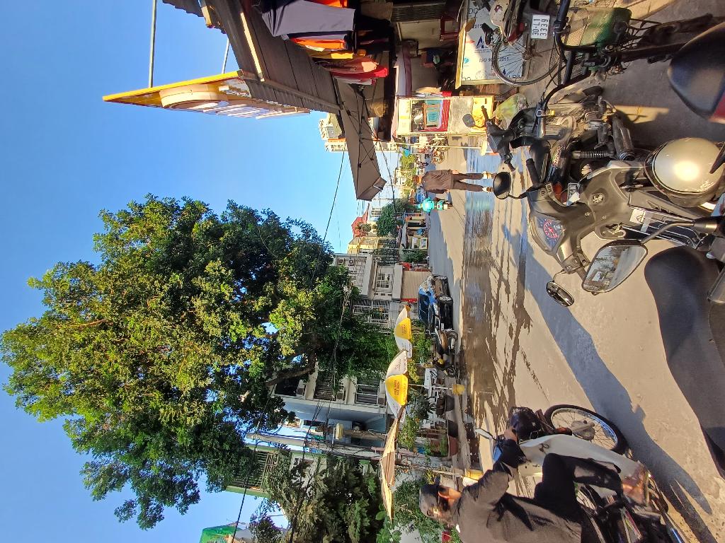 Nhà cấp bốn mặt đường trần cung ô tô tránh