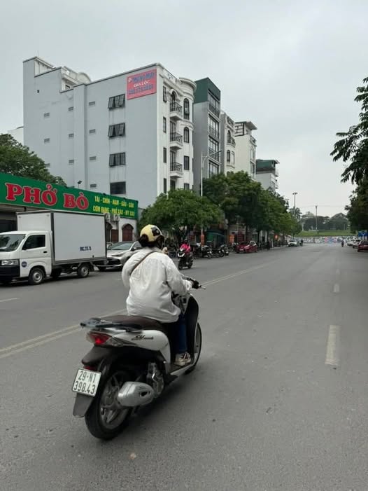 Bán Cự Khối, Long Biên