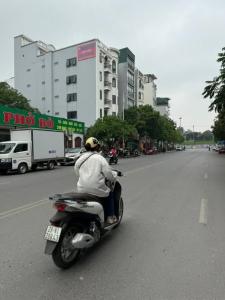 Bán Cự Khối, Long Biên