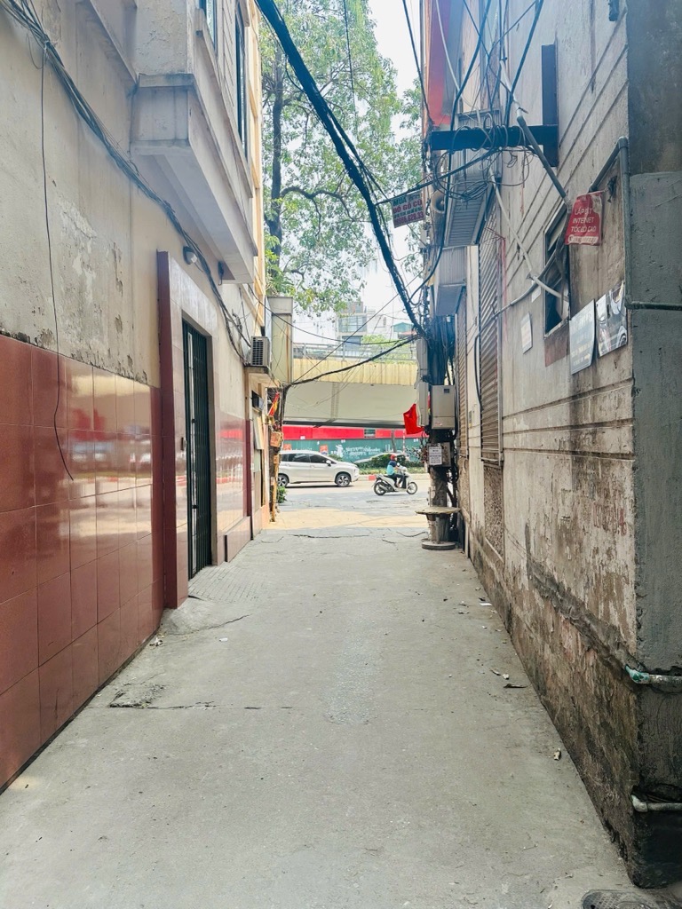 BÁN NHÀ CỬA PHỐ TRẦN DUY HƯNG – Ô TÔ ĐỖ 10M – SỔ VUÔNG ĐÉT NHÀ DÂN XÂY.