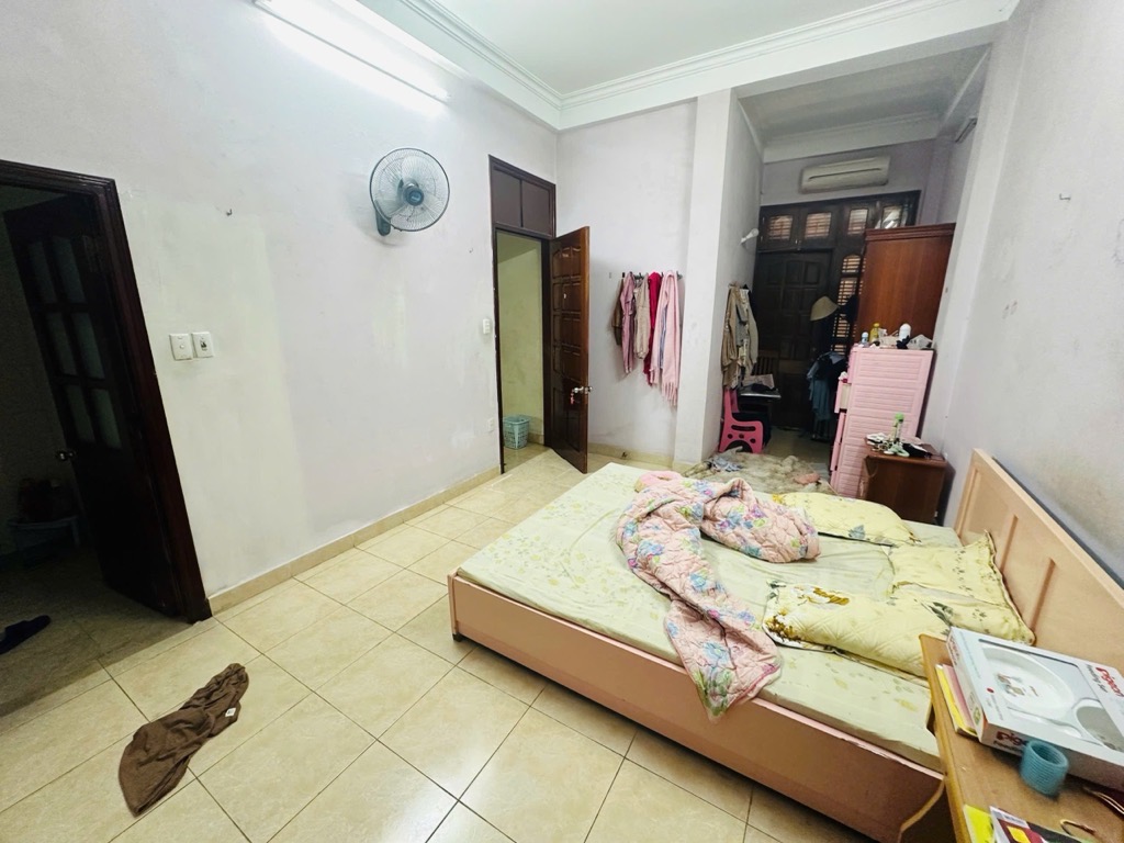 BÁN NHÀ CỬA PHỐ TRẦN DUY HƯNG – Ô TÔ ĐỖ 10M – SỔ VUÔNG ĐÉT NHÀ DÂN XÂY.