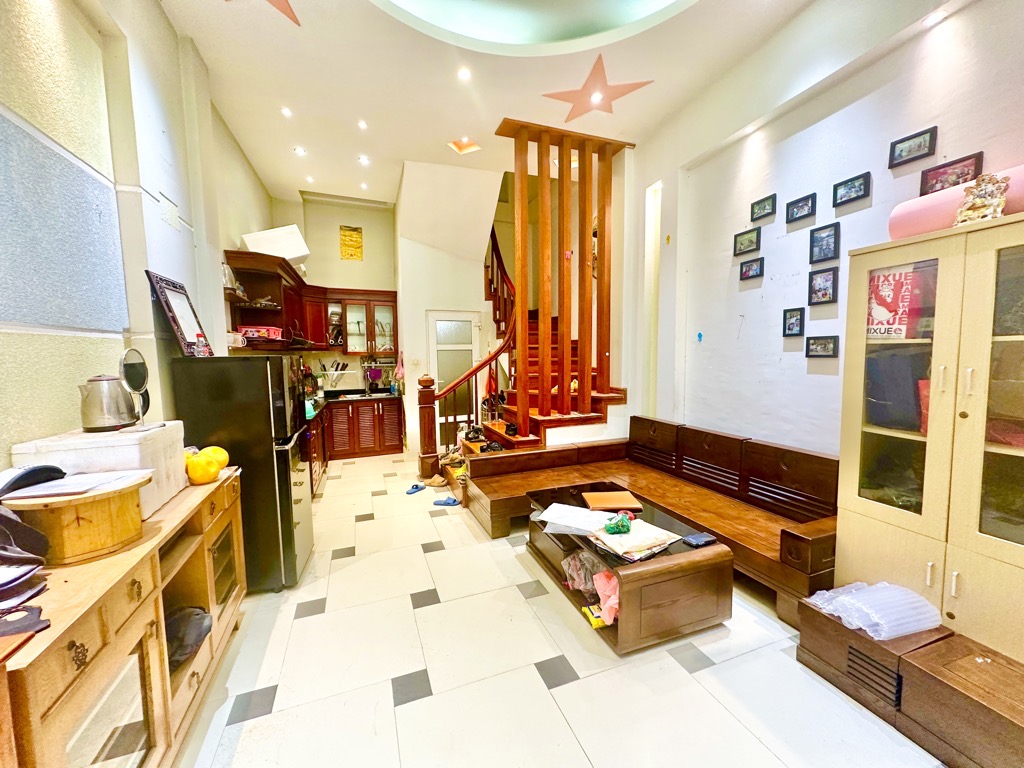 NHÀ ĐẸP NGUYỄN KHANG – 5 TẦNG HIỆN ĐẠI – NỘI THẤT XỊN – NGÕ THÔNG – BA GÁC ĐỖ CỬA – TRUNG TÂM CẦU GIẤY
