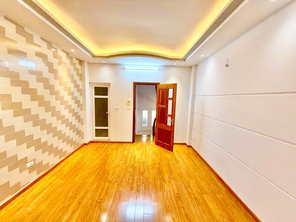 NHÀ ĐẸP NGUYỄN KHANG – 5 TẦNG HIỆN ĐẠI – NỘI THẤT XỊN – NGÕ THÔNG – BA GÁC ĐỖ CỬA – TRUNG TÂM CẦU GIẤY