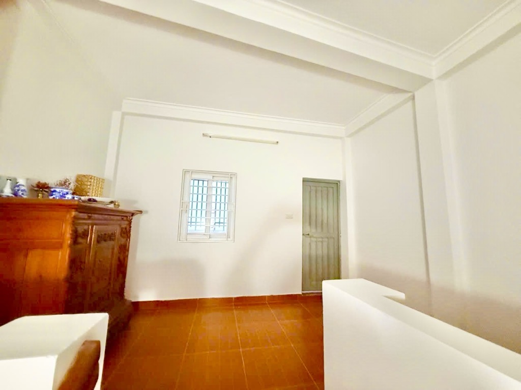 NHÀ ĐẸP NGUYỄN KHANG – 5 TẦNG HIỆN ĐẠI – NỘI THẤT XỊN – NGÕ THÔNG – BA GÁC ĐỖ CỬA – TRUNG TÂM CẦU GIẤY