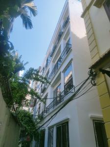 Bán nhà mới thang máy Trần Duy Hưng 5 tầng, nội thất hiện đại, 2 mặt thoáng.