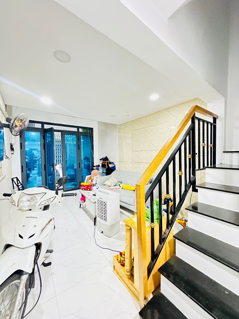 - Nhà 3T Full nội thất CC  - Giá 4ty2  Cỏ TL - Hẻm 1 trục 30m ra MT đường - TT Bình Thạnh