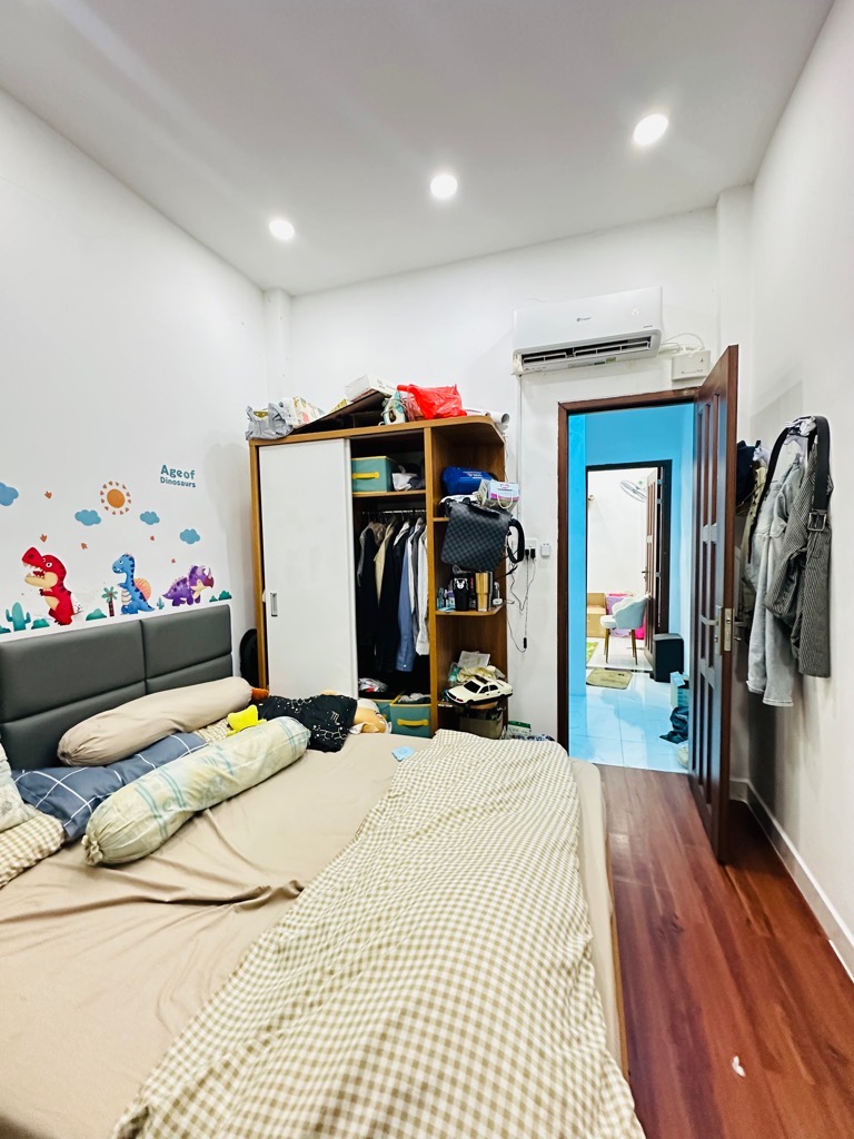 - Nhà 3T Full nội thất CC  - Giá 4ty2  Cỏ TL - Hẻm 1 trục 30m ra MT đường - TT Bình Thạnh