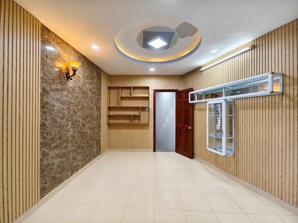 SỐC! 4 TẦNG BTCT NGAY HOÀNG HOA THÁM – GIÁ CHỈ 4,59 TỶ!