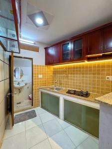SỐC! 4 TẦNG BTCT NGAY HOÀNG HOA THÁM – GIÁ CHỈ 4,59 TỶ!