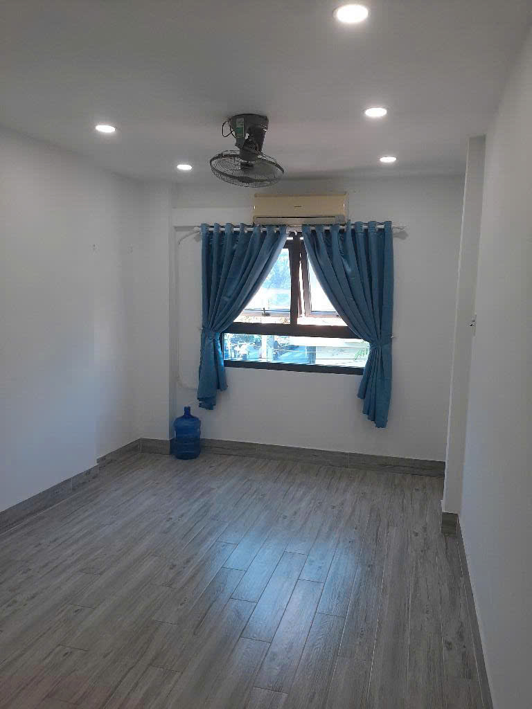 BA THÁNG HAI - QUẬN 10 - 4 TẦNG BTCT