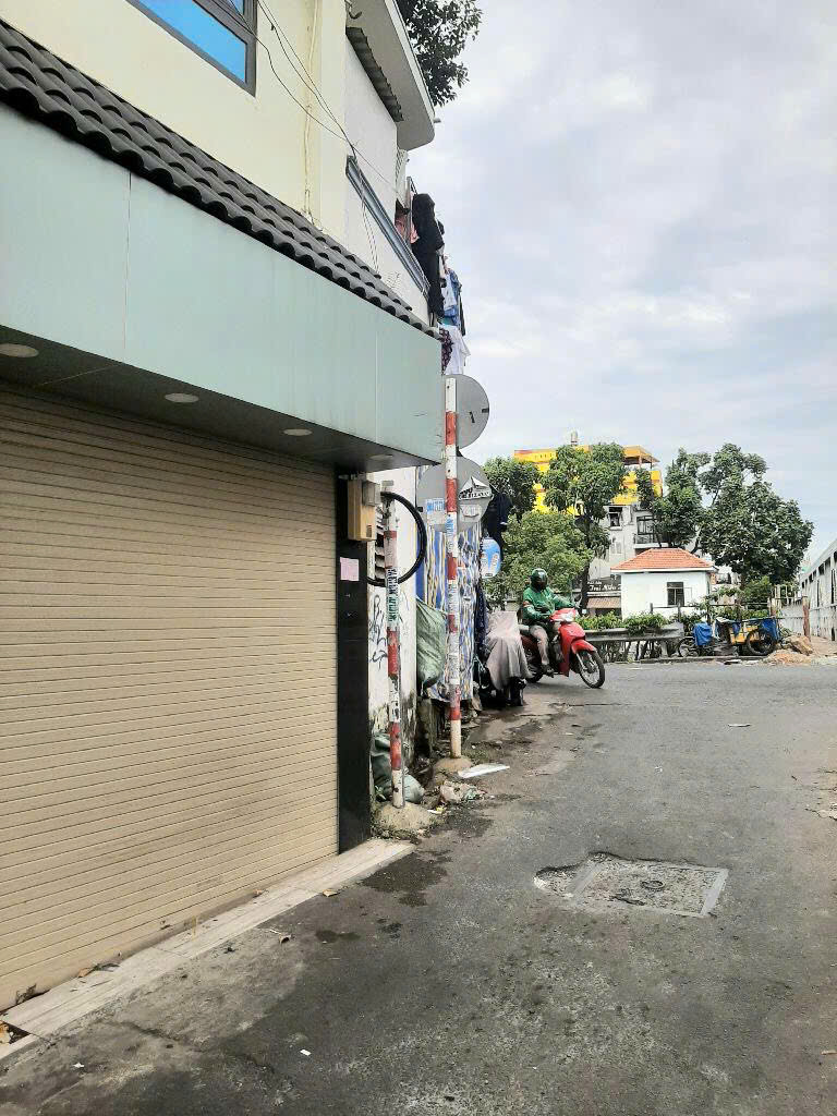 BA THÁNG HAI - QUẬN 10 - 4 TẦNG BTCT