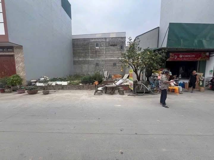 BÌA LÀNG PHÚC HẬU - DỤC TÚ- TRỤC KINH DOANH SẦM UẤT ĐỪNG 3 Ô TÔ TRÁNH GẦN VIN CỔ LOA DDUONGF DẪN