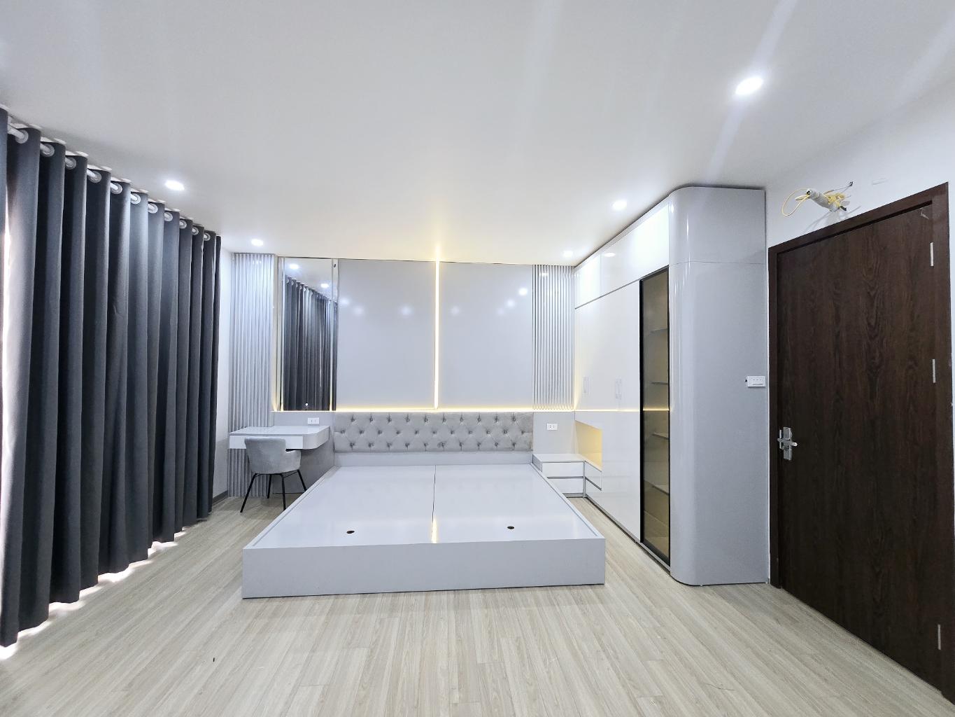 NHÀ ĐẸP LÔ GÓC 6 TẦNG THANG MÁY - NGÕ THÔNG - TẶNG FULL NỘI TẠI ĐÀM QUANG TRUNG LONG BIÊN - 8.6 TỶ