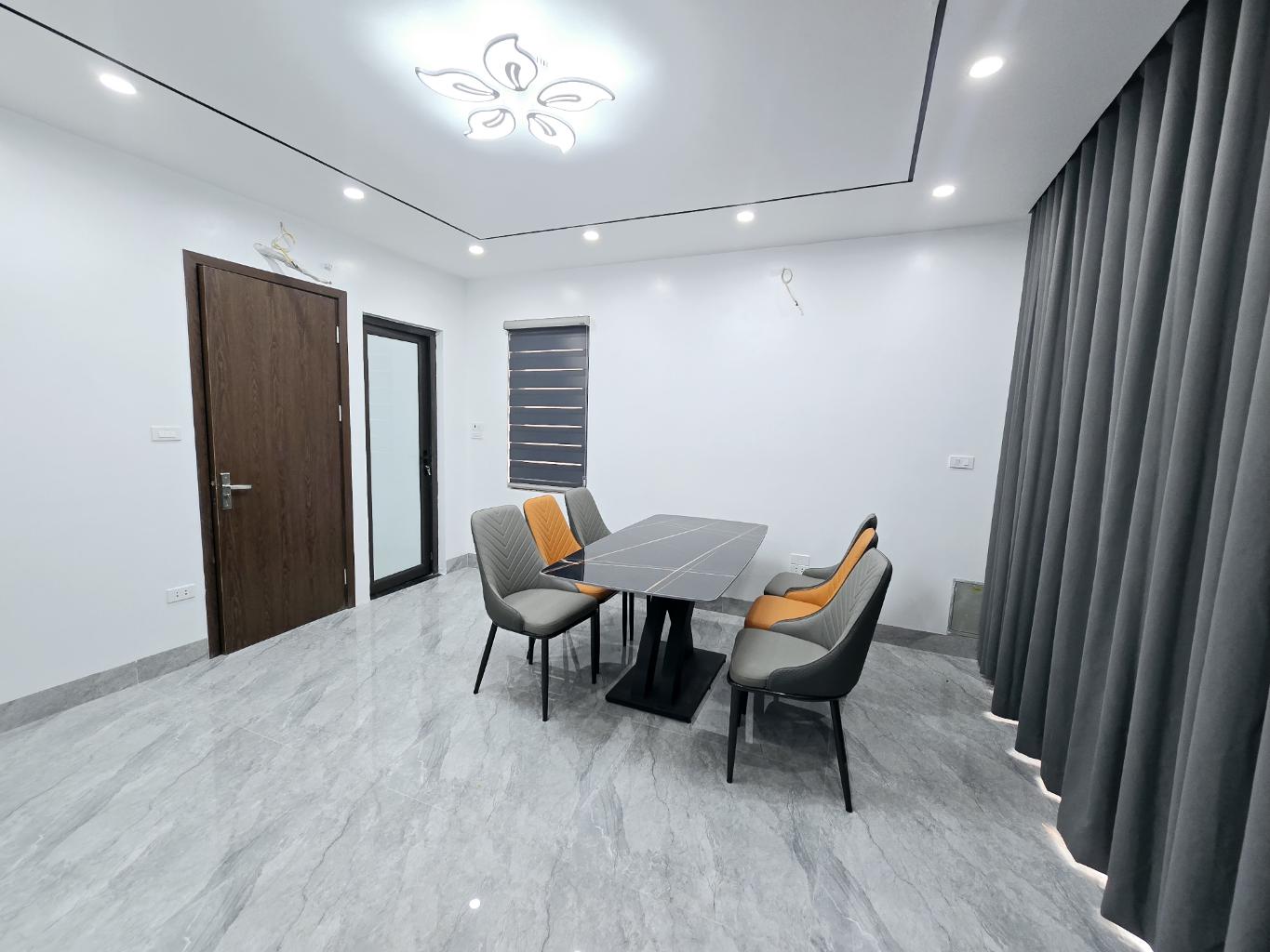 NHÀ ĐẸP LÔ GÓC 6 TẦNG THANG MÁY - NGÕ THÔNG - TẶNG FULL NỘI TẠI ĐÀM QUANG TRUNG LONG BIÊN - 8.6 TỶ